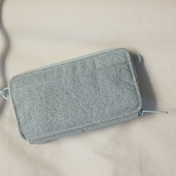 Vera Bradley Crossbody Kavu Style Bag with Matching Zip Around Wallet. Lite Blue - Picture 4 of 10